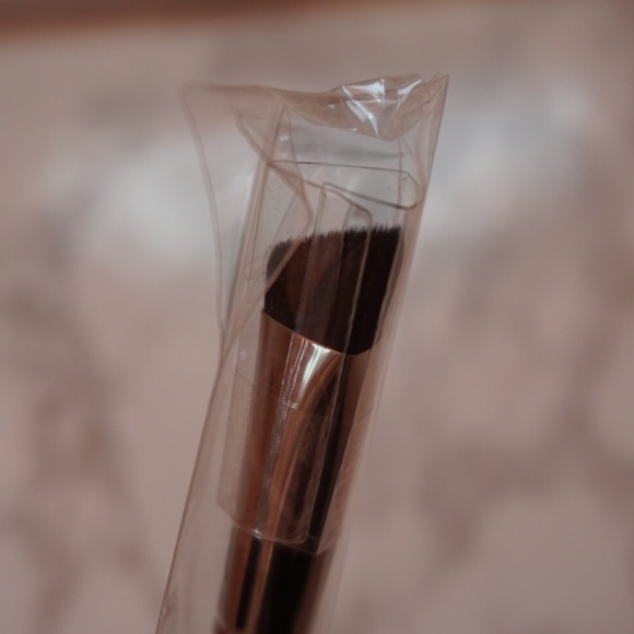 106 synthetic triangular concealer brush